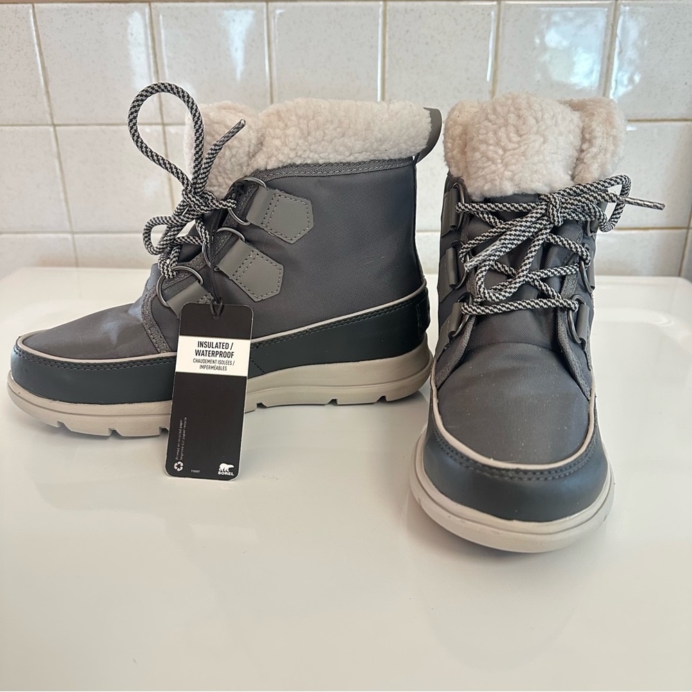 NWT Brand New Sorel Women US 6 Winter Boots INSULATED / WATERPROOF